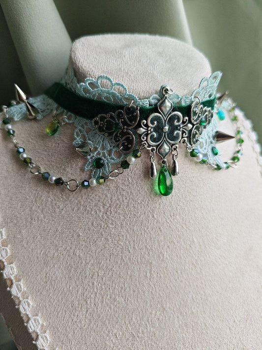 Lagoon Thorn Choker