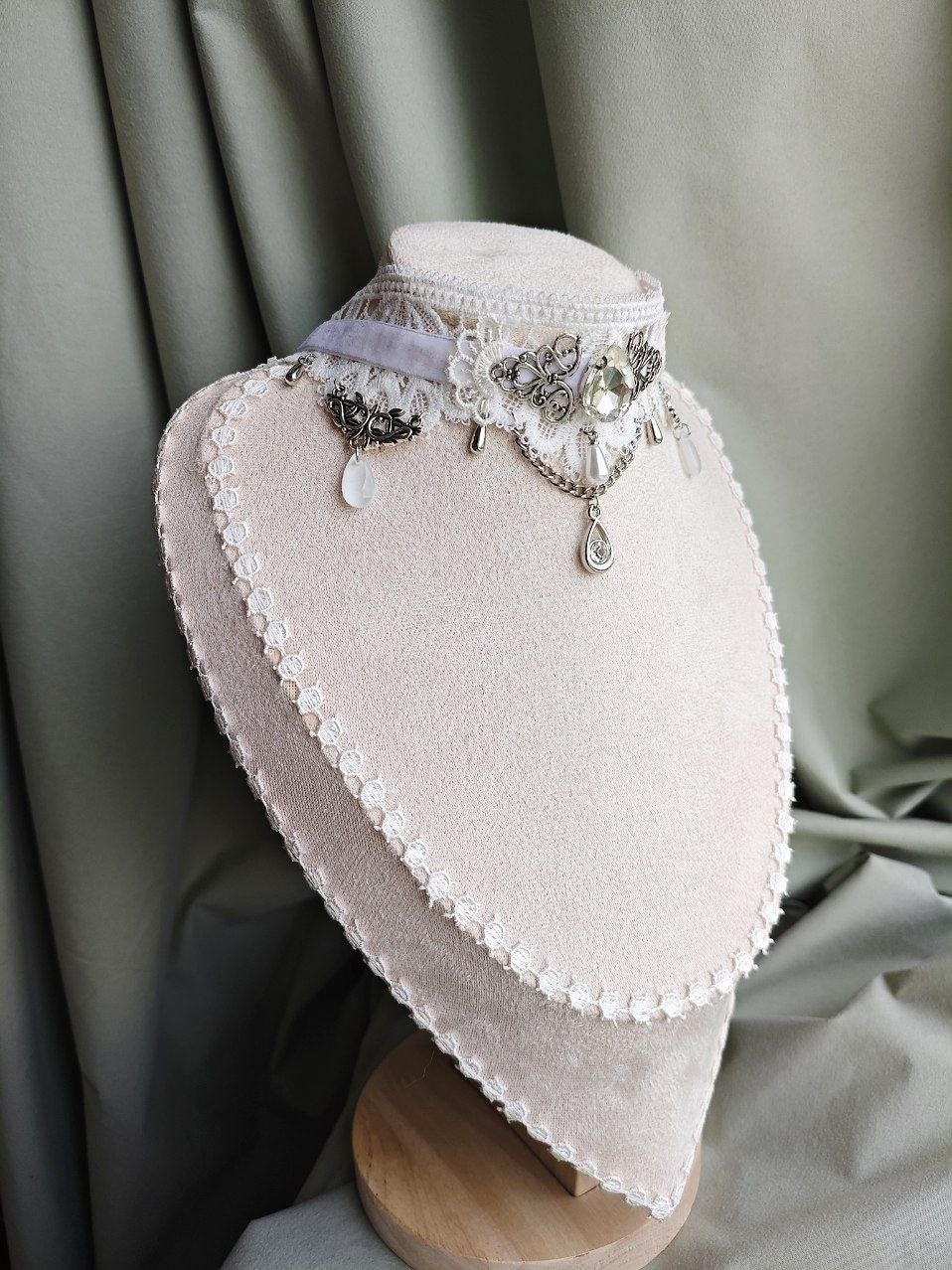 Lace of Devotion Choker