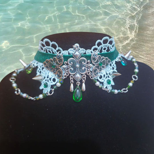 Lagoon Thorn Choker