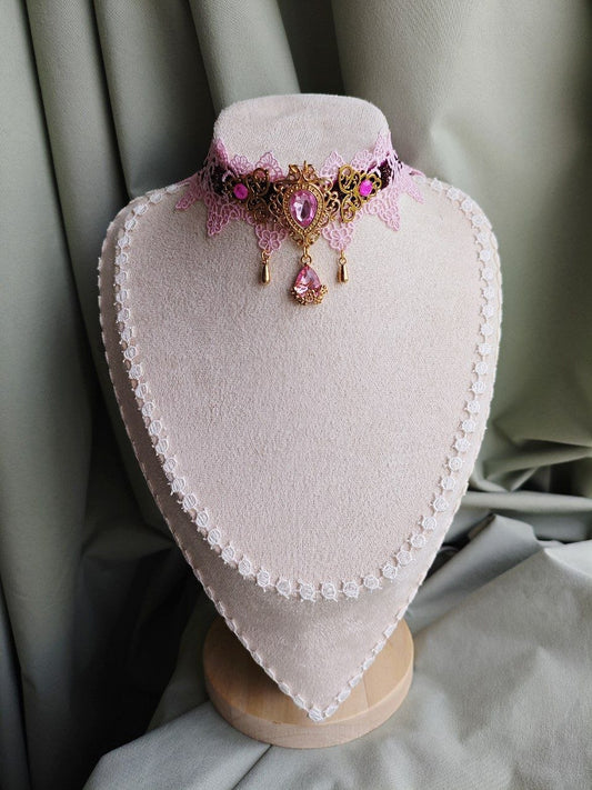Amorette Luster Choker