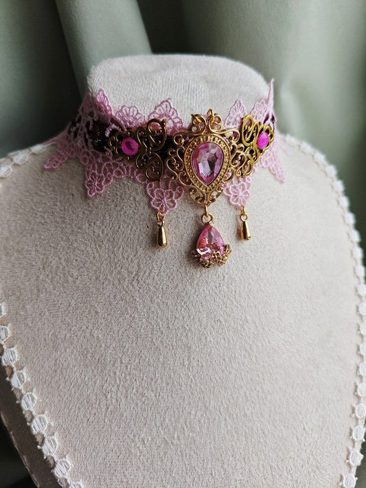 Amorette Luster Choker