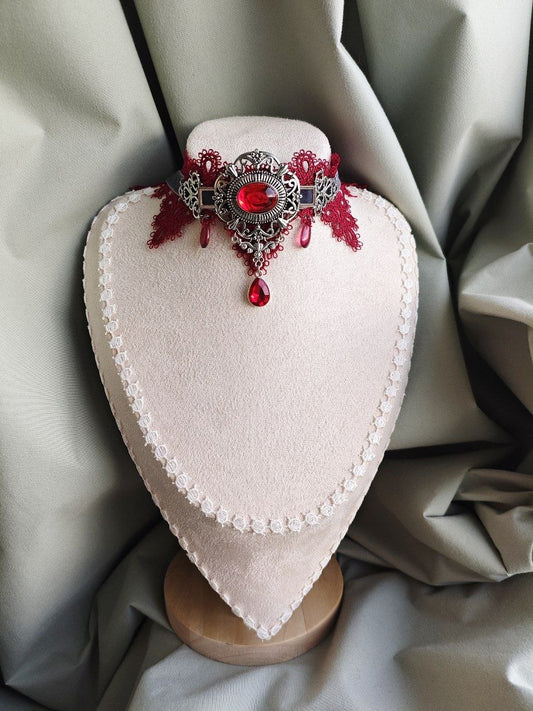Lady Carmine Choker