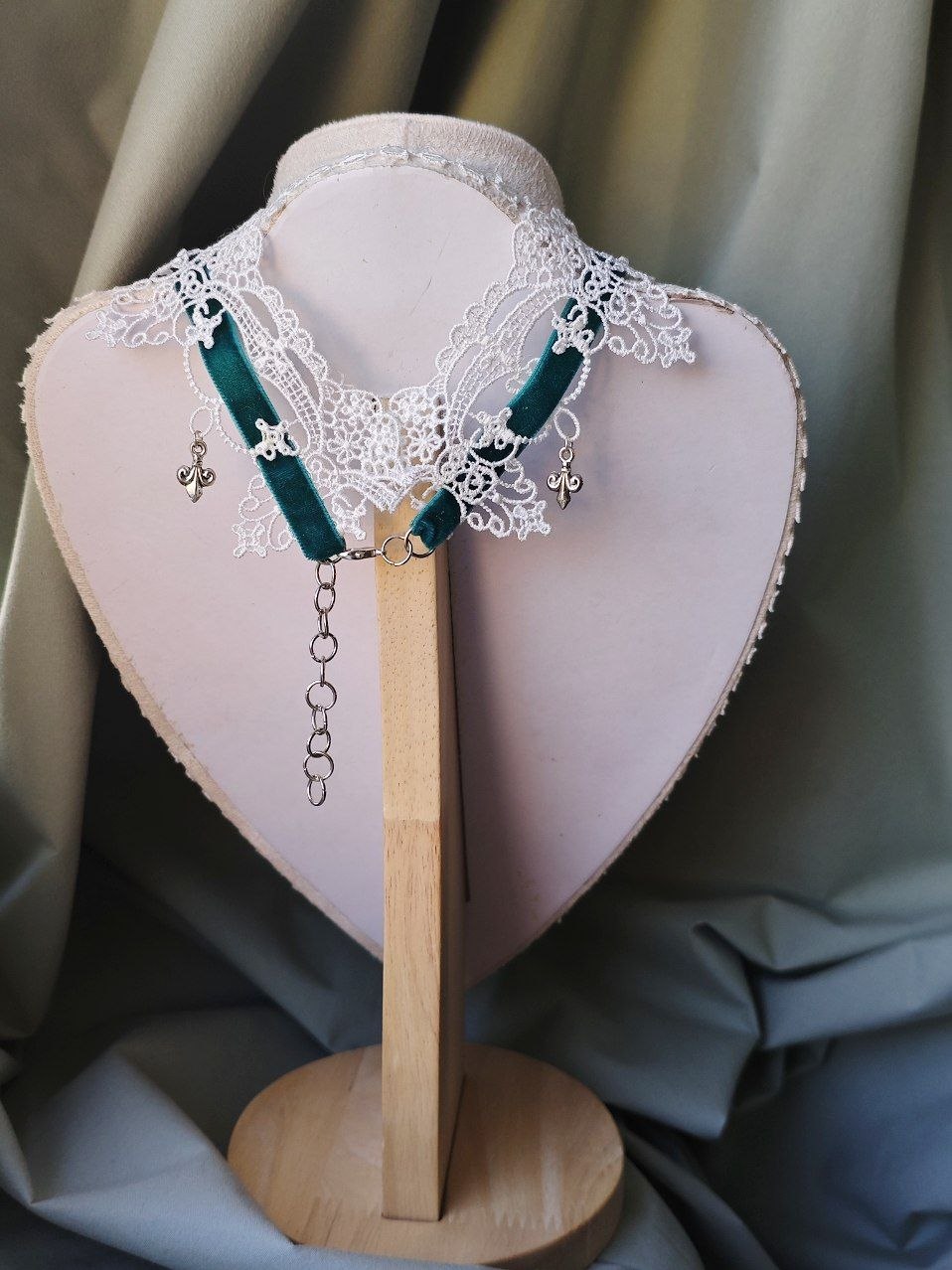 Back view of Aqua Regalia choker showing its adjustable chain fastening