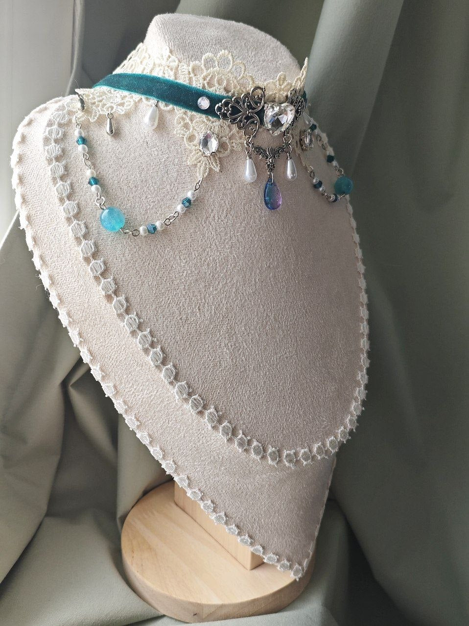 Wings of the Silver Tide white and turquoise fantasy choker detail view