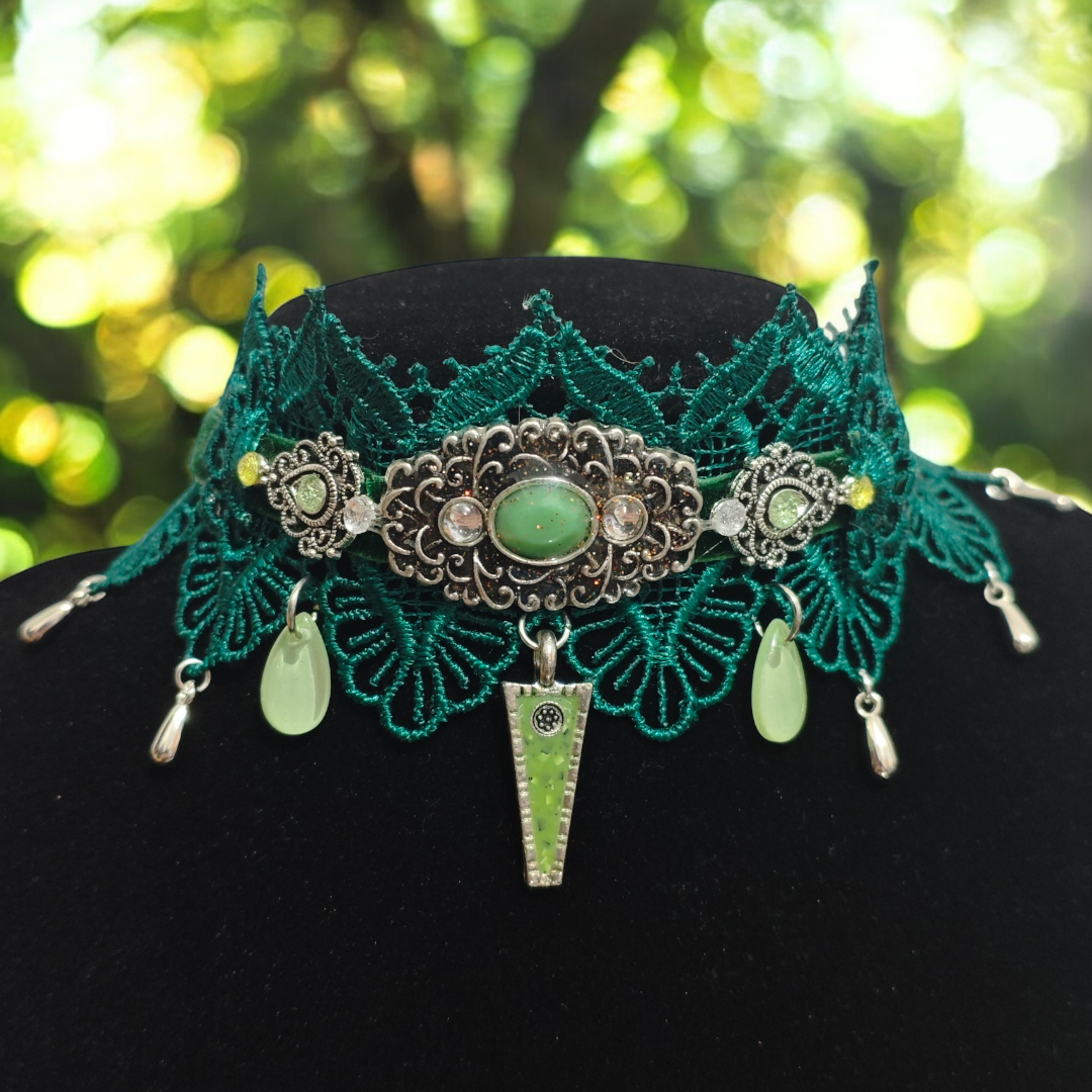 The Forest Prism Choker