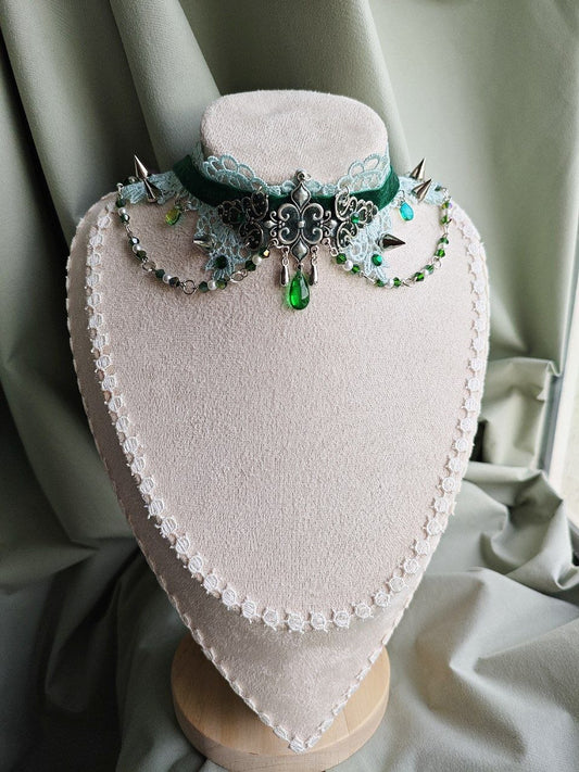 Lagoon Thorn Choker