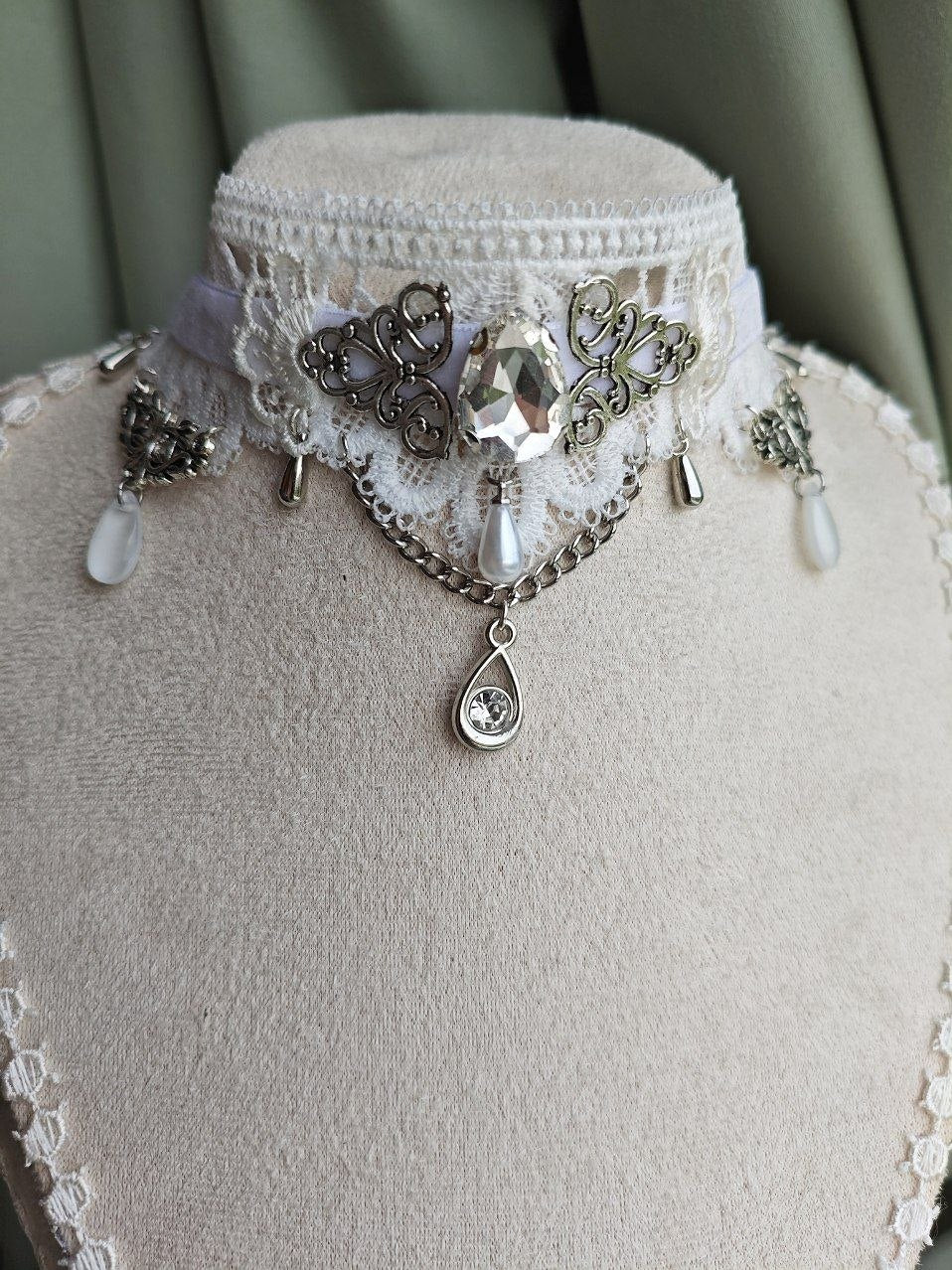 Lace of Devotion Choker